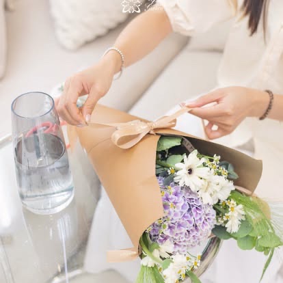 白・紫・黄のミックスフラワー