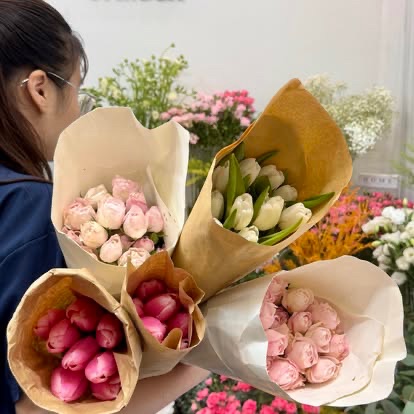 ピンクバラの複数束 - ギフトラッピング